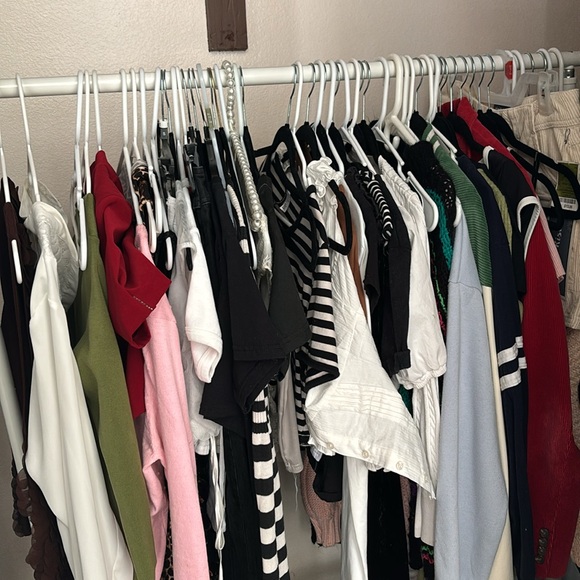 women’s size large 5lb mystery box - Picture 2 of 3